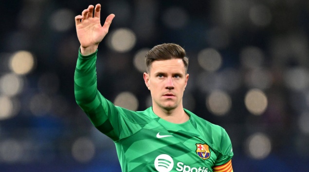 Ter Stegen tức giận với Barca, sẵn sàng chiến đấu