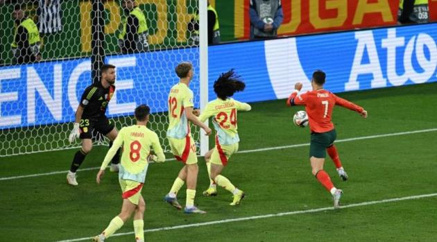 Bồ Đào Nha 2-2 Tây Ban Nha (5-3 pen): Ronaldo lên tiếng; Bản lĩnh luân lưu định đoạt ngôi vương