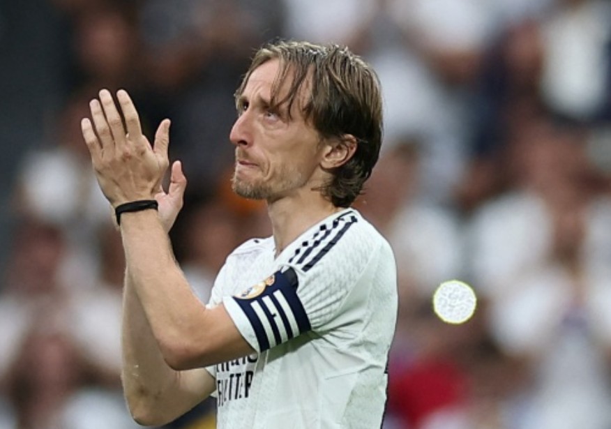 Modric khóc khi chia tay Real.