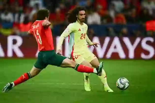 Lý do Cucurella bị la ó và huýt sáo mỗi khi chạm bóng ở trận thua Bồ Đào Nha