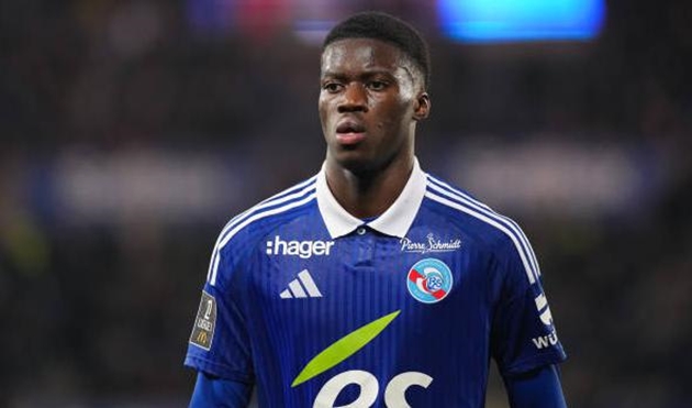 CHÍNH THỨC: Chelsea chiêu mộ thành công Mamadou Sarr