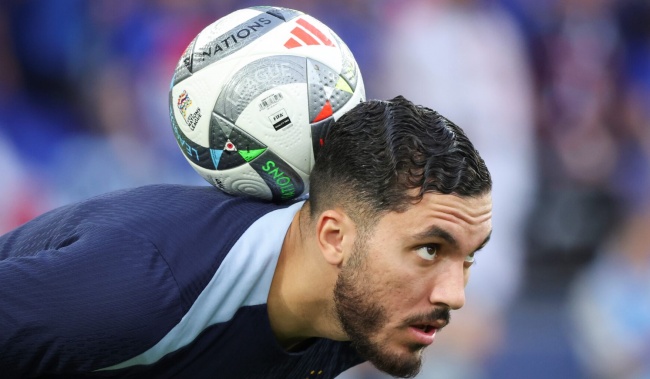 Rayan Cherki là mảnh ghép cần thiết cho Man City.