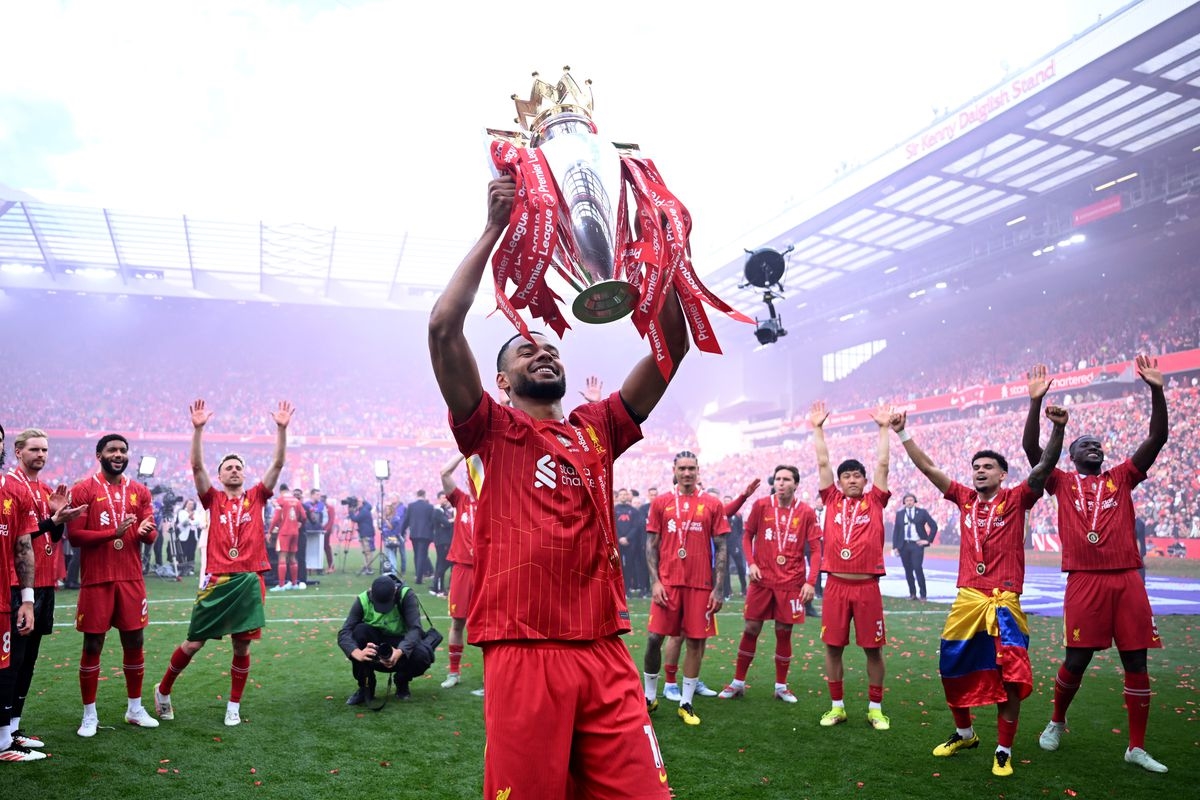 Cody Gakpo nâng cao danh hiệu Premier League cùng Liverpool.