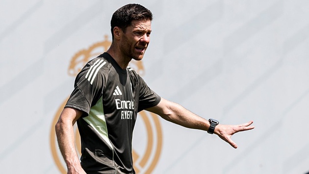 Alonso bắt đầu buổi tập đầu tiên tại Real