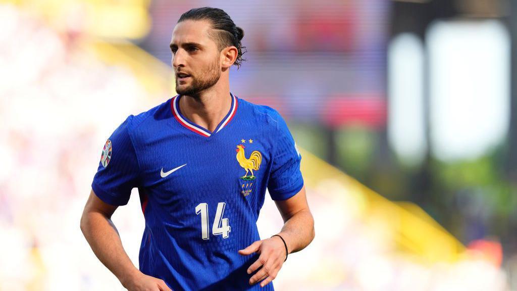 Adrien Rabiot: Sự quan tâm từ Man Utd, hành trình tại Juventus và ảnh hưởng của người mẹ