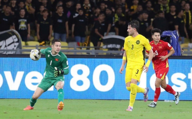 Nguyễn Filip có màn trình diễn ấn tượng trước khi nhận 4 bàn thua.
