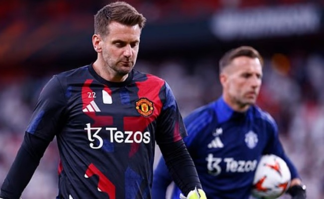 Tom Heaton gia hạn hợp đồng với MU
