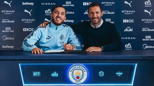 Man City mua sắm tích cực sau mùa giải trắng tay.