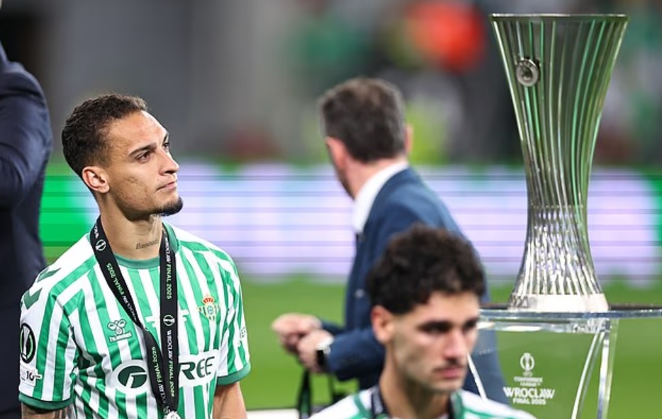 Betis tiếp tục đàm phán với MU vụ Antony