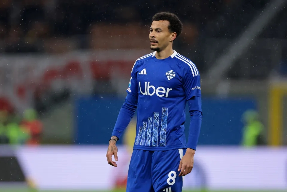 Sự nghiệp sân cỏ của Dele Alli cũng đang không được suôn sẻ.