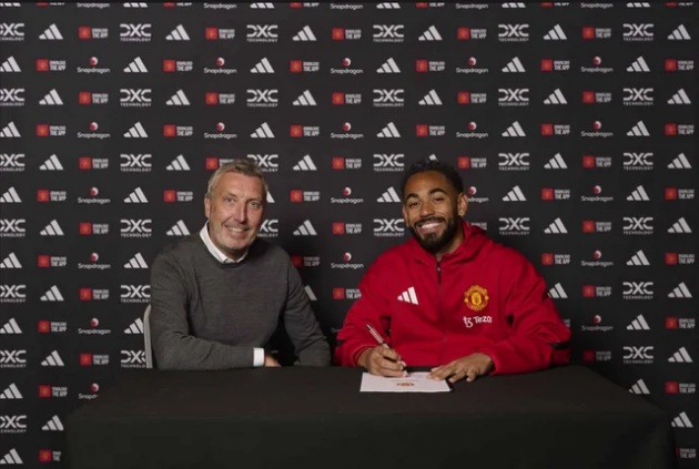 CHÍNH THỨC! Man United công bố thương vụ Matheus Cunha