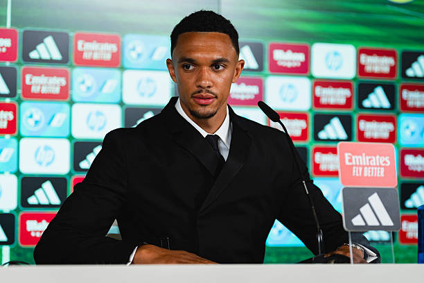 CĐV Liverpool cho rằng Alexander-Arnold đã hối hận khi nghe fan Real hô tên