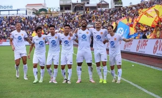 Nam Định nhận loạt giải thưởng của V-League