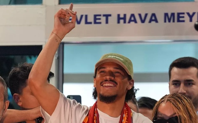 Bị thuyết phục bởi Galatasaray, Sane nói không với Arsenal