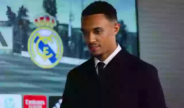 Trent Alexander-Arnold học tiếng Tây Ban Nha 18 tháng, rời Liverpool gây tranh cãi