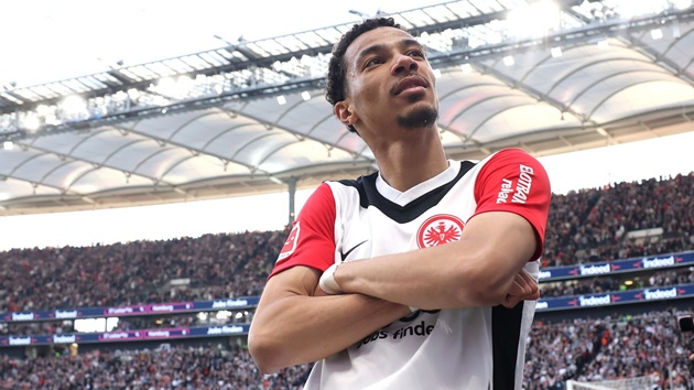 Từ hàng thải PSG đến mục tiêu của Chelsea và Man Utd: Ekitike đã sẵn sàng cho Premier League?