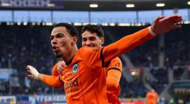 Hugo Ekitike có gì đặc biệt để MU, Chelsea tranh mua?