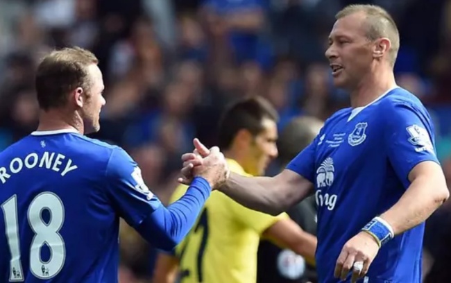 Ferguson tiết lộ từng bị Rooney đấm trúng trán trong buổi đấu tập