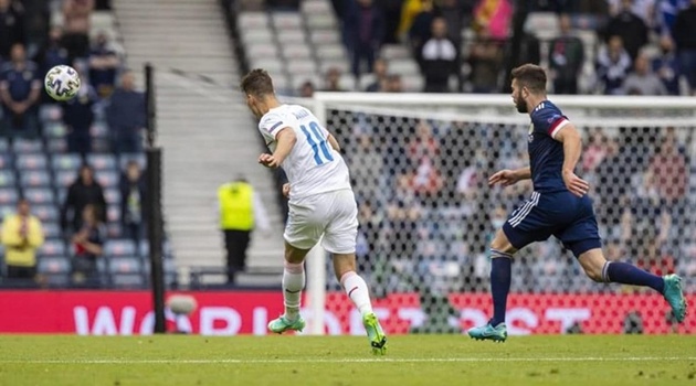 Ngày này năm xưa: Patrik Schick và cú sút vẽ nên cầu vồng không tưởng tại EURO