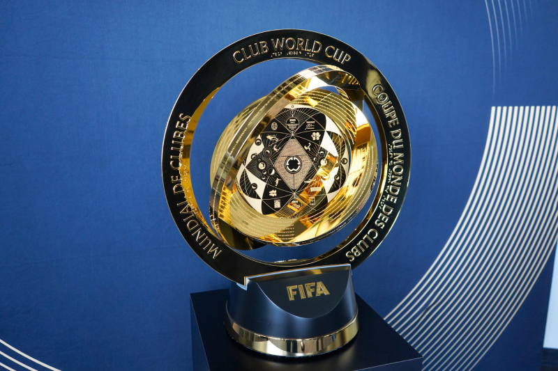 Cúp vô địch phiên bản 2025 là sự kết hợp tinh tế giữa FIFA và Tiffany & Co.