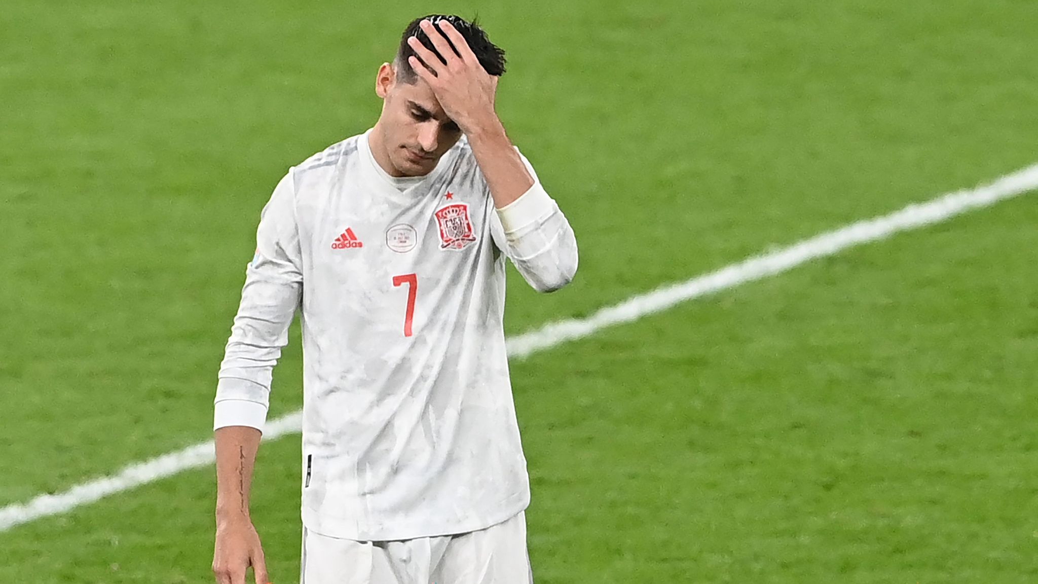 Morata luôn bị người hâm mộ bóng đá chế giễu vì những pha bỏ lỡ.