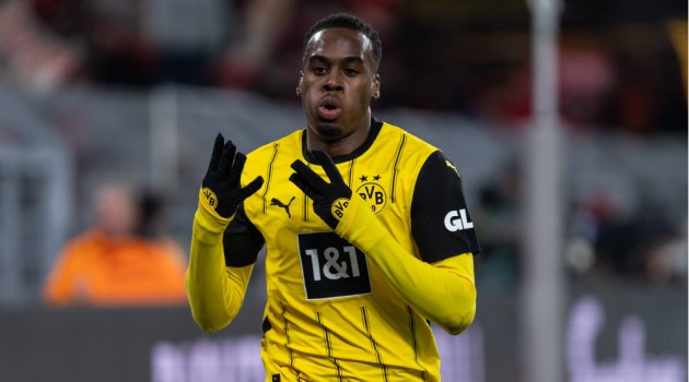 Gittens mong muốn gia nhập Chelsea, Dortmund đặt mức phí 60 triệu bảng