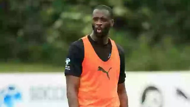 Hành vi phản cảm khiến Yaya Toure mất suất ở Soccer Aid