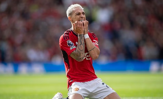 Antony chơi bùng nổ, Van der Sar muốn Man Utd giữ người