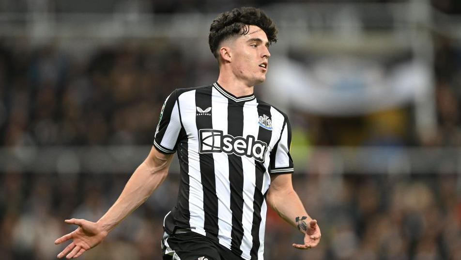 Manchester City muốn chiêu mộ Tino Livramento.