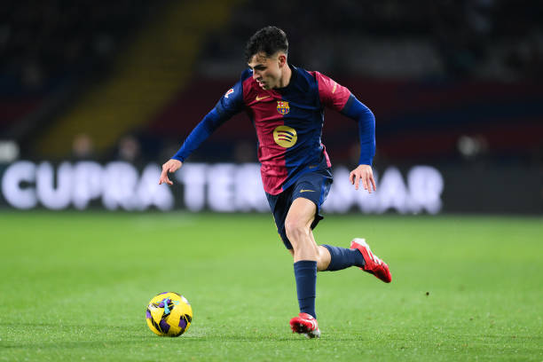Barcelona và bài toán Pedri: Đã đến lúc trả anh về vị trí số 10?