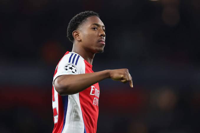 NÓNG! Real Madrid yêu cầu thông tin về hợp đồng của Myles Lewis-Skelly