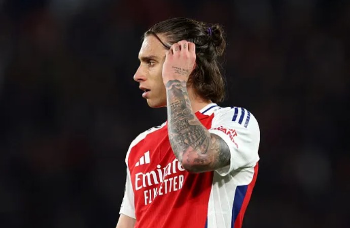 Arsenal từ chối đề nghị bán Riccardo Calafiori