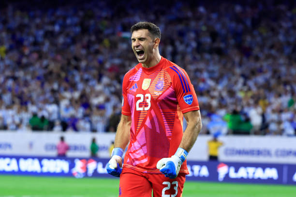 Mở đàm phán, MU hứa hẹn điều gì với Emiliano Martinez?