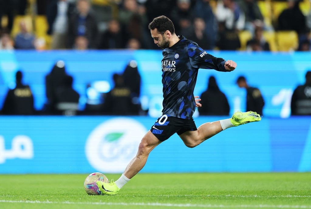 Galatasaray chuẩn bị đưa ra đề nghị, đại diện Hakan Calhanoglu đến Istanbul