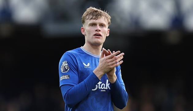 Tottenham nhắm Branthwaite, Everton đối mặt nguy cơ mất trụ cột