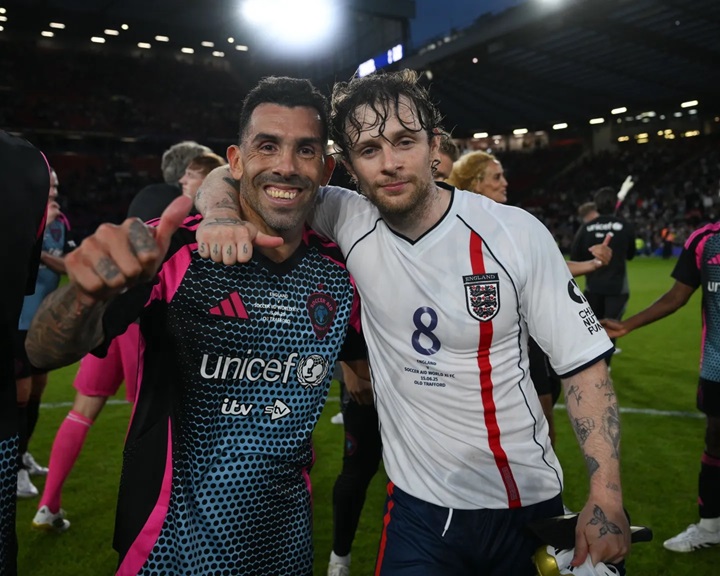 Chấm điểm cầu thủ Soccer Aid: Carlos Tevez vẫn tỏa sáng; Edwin van der Sar bất lực
