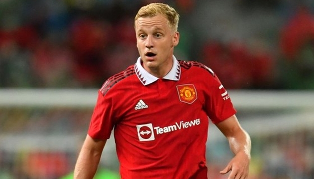 Donny Van de Beek đến nay vẫn là "bom xịt" đáng xấu hổ của MU.