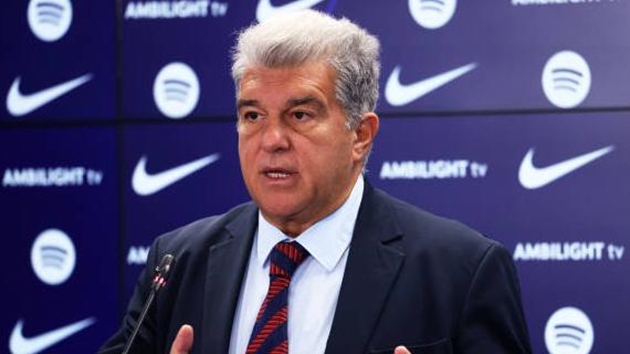 Cái tôi của Laporta và nỗi sợ hãi vô lý đang cản đường Barcelona?