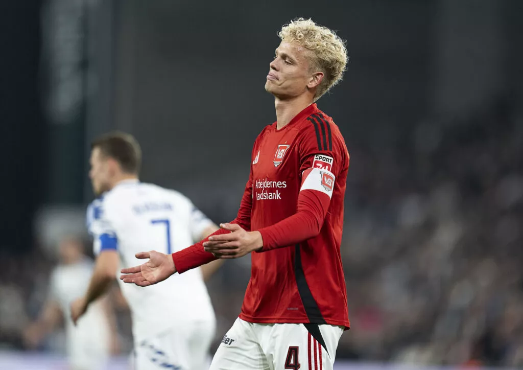 Oliver Provstgaard trong màu áo Vejle.
