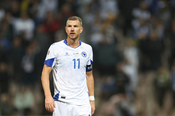 Here we go! Edin Dzeko tái xuất Serie A, làm đồng đội với De Gea