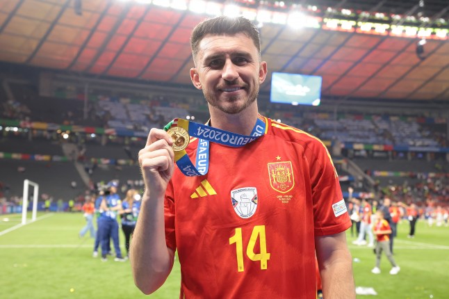 Al Nassr chốt giá bán Laporte cho Arsenal