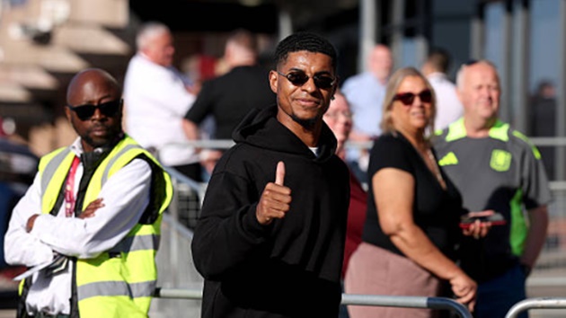 Tương lai Rashford gây tranh cãi khi tên vẫn được in áo MU