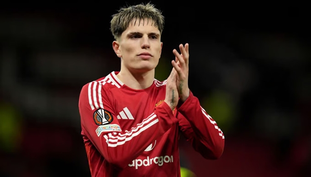 Napoli lựa chọn giữa Garnacho và Grealish.