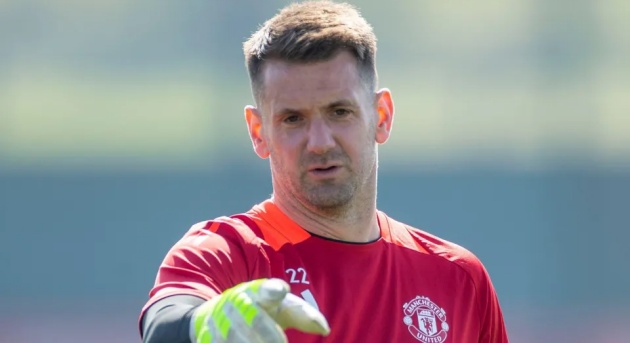 Heaton sẽ tiếp tục gắn bó với Man United.