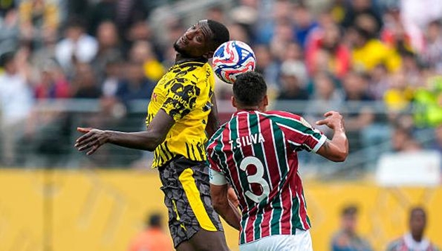 Ảnh minh họa cho bài viết về Fluminense và Dortmund cầm chân nhau trong trận cầu của những thủ môn