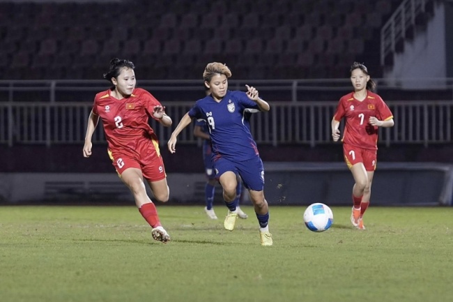 CĐV Đông Nam Á động viên U19 nữ Việt Nam sau trận thua Thái Lan