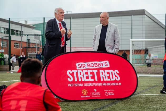 Chương trình “Sir Bobby’s Street Reds” giúp đỡ trẻ em gặp hoàn cảnh khó khăn.