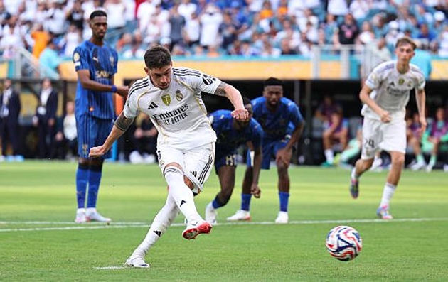Federico Valverde đá hỏng phạt đền khiến Real Madrid đánh rơi chiến thắng.