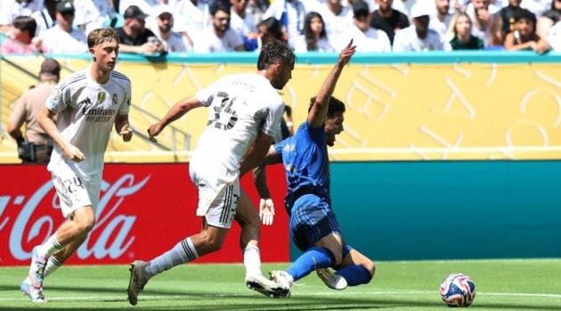 Ảnh minh họa cho bài viết về Real Madrid 1-1 Al Hilal: Kịch tính VAR phút cuối; Bono hóa người hùng