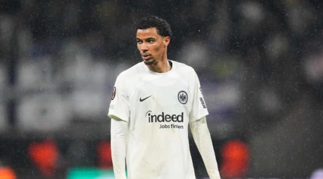 Hugo Ekitike đang được MU săn đón.